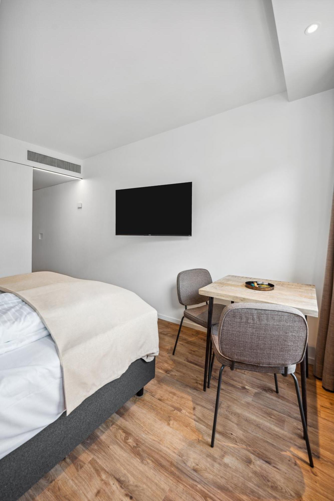Limehome Basel Muenzgasse Room photo